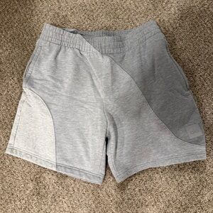 ALO Yoga Make Waves Light Gray Athletic Shorts
